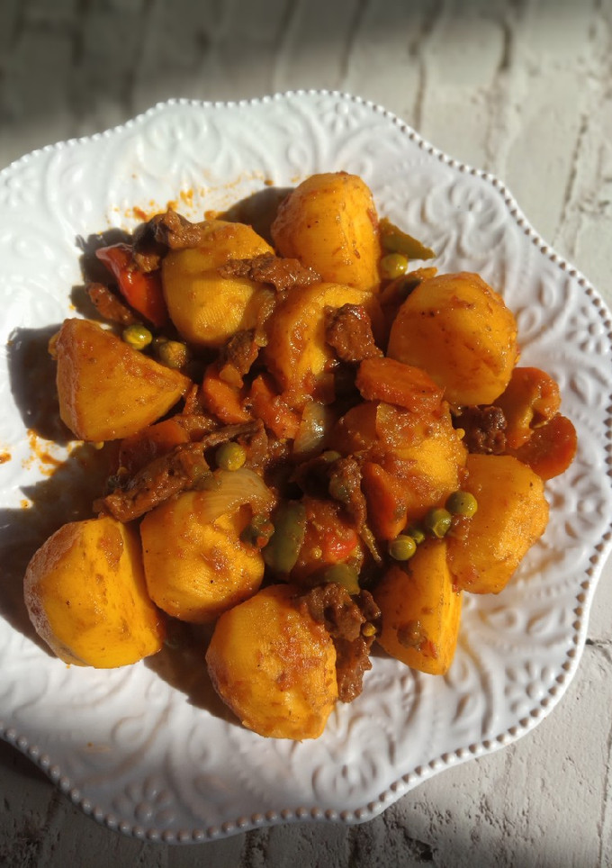 A picture of Signature beef stew.