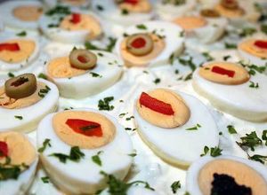 Una foto de Huevos rellenos de atún