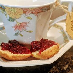 A picture of Mad Hatters Mini English Tea Party Scones 🐇☕🎈🎉🎊🕕⌛.