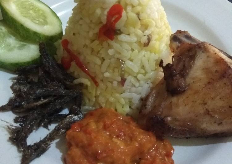 Langkah Mudah untuk Menyiapkan Nasi Liwet rice cooker Anti Gagal