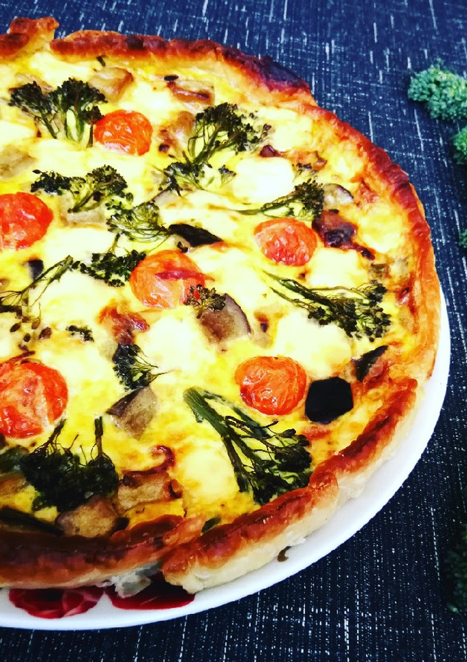 Una foto de Quiche con berenjena y Bimi