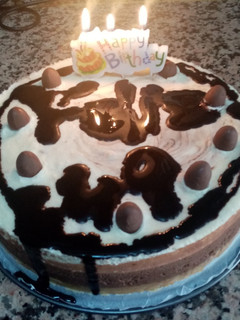 Una foto de Tarta de Dos Chocolate de Cumpleaños