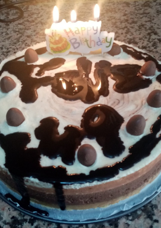 Una foto de Tarta de Dos Chocolate de Cumpleaños