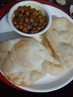 ছোলে ভাটুরে (chole bhature recipe in Bengali) রেসিপির প্রধান ছবি