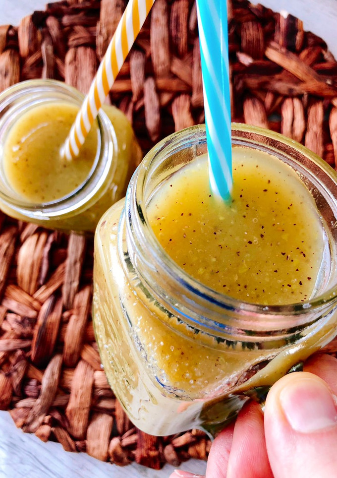 Una foto de Smoothie de manzana y kiwi con Mambo 🍏+🥝