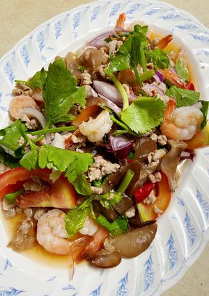 รูปของ ยำเห็ดหูหนู กุ้งสด หมูสับ