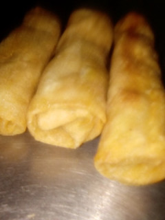 A picture of Spring rolls.