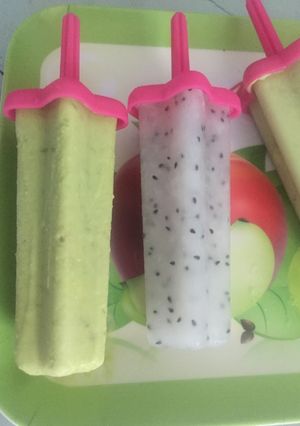 Hình của món Kem bơ kem thanh long.