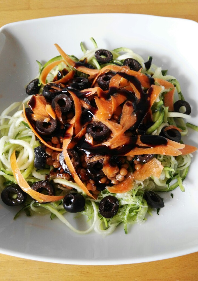 Una foto de Ensalada de lentejas y calabacín