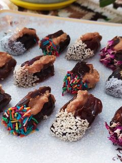 عکسی از دستور خرما با کره بادام زمینی