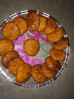 બાજરી ના લોટ ના વડા (Bajri Flour Vada Recipe In Gujarati) રેસીપી મુખ્ય ફોટો