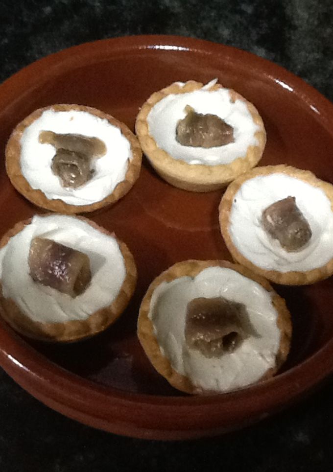 Una foto de Tartaletas de queso Philadelphia con anchoas