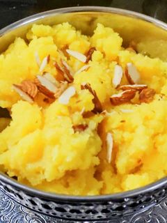 रवा केसरी(Rava kesri recipe in hindi) रेसिपी मुख्य फोटो