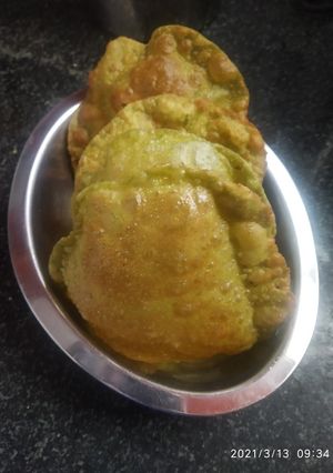 A picture of Special Palak Poori.