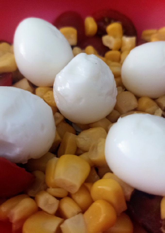 Una foto de Huevos duros de codorniz en freidora de aire