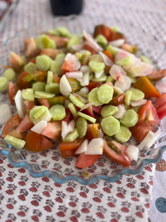 Una foto de Ensalada de rábanos y alficoz ¡señal de verano!
