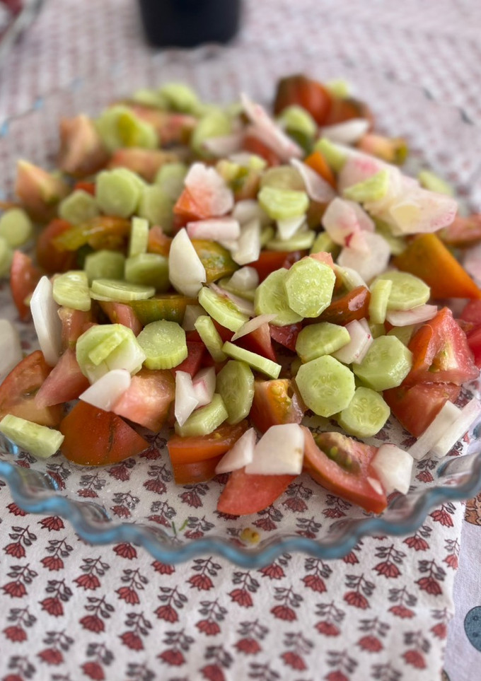 Una foto de Ensalada de rábanos y alficoz ¡señal de verano!