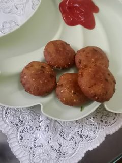 બાજરીનાં વડા (Bajri Vada Recipe In Gujarati) રેસીપી મુખ્ય ફોટો