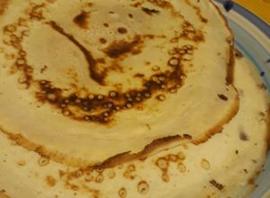 Una foto de Panqueques con manjar o mermelada 😍