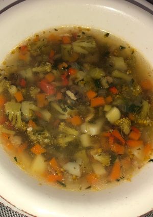 Una foto de Sopa de verduras surtidas