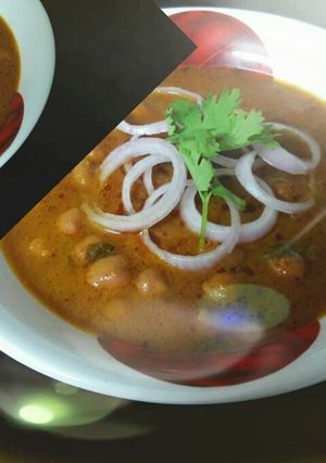 A picture of Delicious punjabi chole/chickpeas curry.