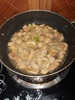 รูปของ หนังไก่ทอดกรอบหอมใบมะกรูด