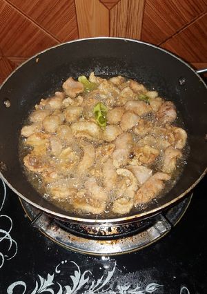 รูปของ หนังไก่ทอดกรอบหอมใบมะกรูด