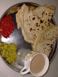 પરોઠા (Parotha Recipe in Gujarati) રેસીપી મુખ્ય ફોટો