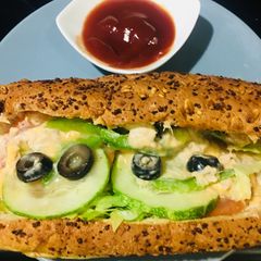 A picture of Tuna Sandwich.