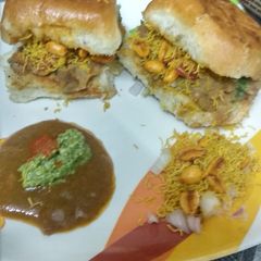 Famous kachhi dabeli A picture of Famous kachhi dabeli.
