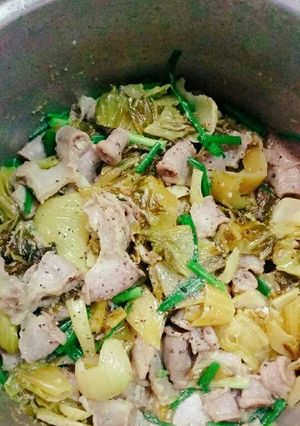 Hình của món Phèo non xào dưa cải.