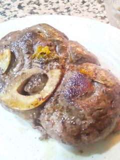 Una foto de Osobuco cocinado a baja de temperatura