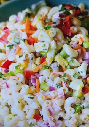 Une photo de Salade de macaroni aux œufs a la coque