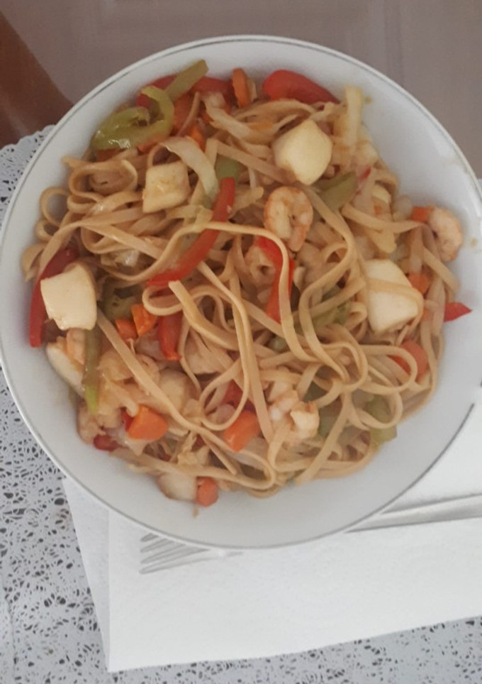 Una foto de Tallarines al estilo chino
