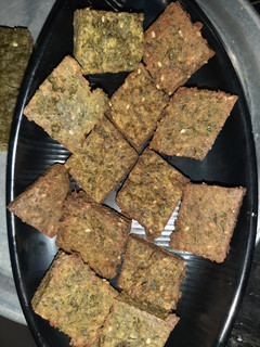 कोथंबीर वडी (Kothimbir vadi recipe in Hindi) रेसिपी मुख्य फोटो