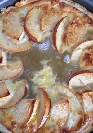 A picture of Triple Apple Pie.