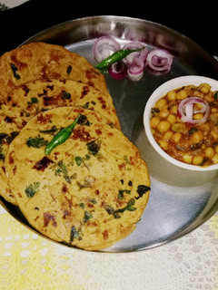 छोले कुलचे(chole kulche recipe in hindi) रेसिपी मुख्य फोटो
