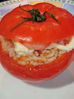 Una foto de Tomate rellenao 🍅🍅
