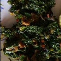 A picture of Kales mixed with beef.
