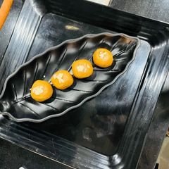 A picture of Besan ladoo.