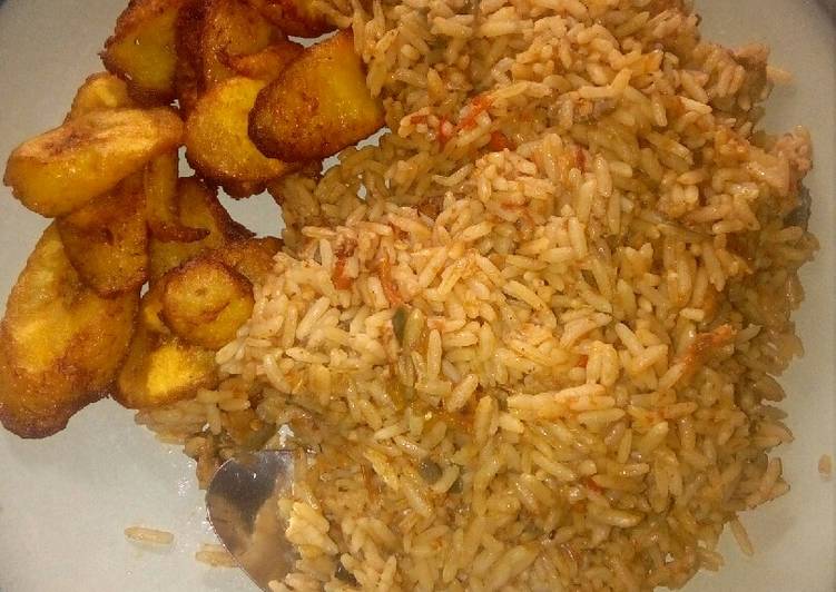 Recipe of Favorite Jollof rice and fried plantain
