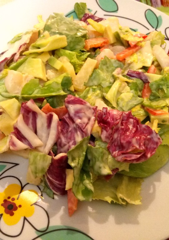 Una foto de Ensalada tropical 🍍🏝️🥑