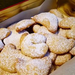 A picture of Vanilla kipferl/cookies.