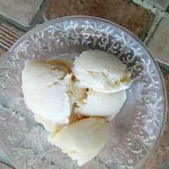 A picture of Custard ice cream #authormarathon.