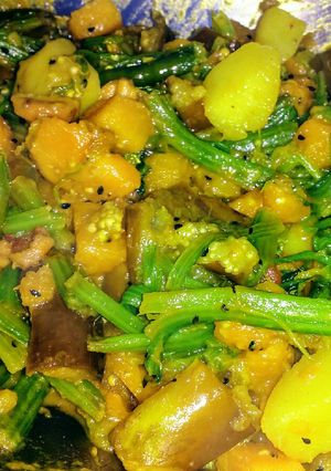 A picture of Mix veg with spinach stem/Palong dantir tarkari.
