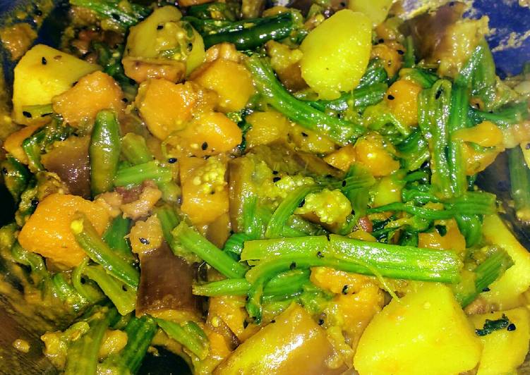 Recipe of Mix veg with spinach stem/Palong dantir tarkari