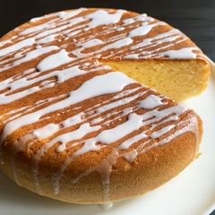 A picture of Rice Cooker Lemon Cake.