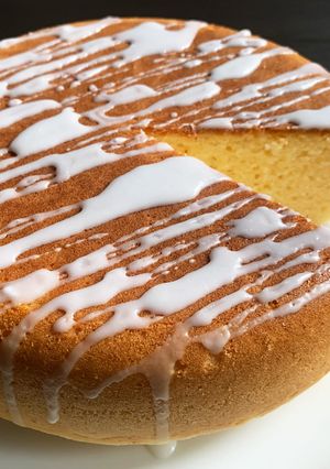 A picture of Rice Cooker Lemon Cake.