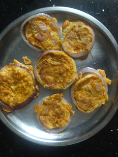 ஆம்லெட் ரிங்ஸ்(omelette rings recipe in tamil) செய்முறை முக்கிய புகைப்படம்