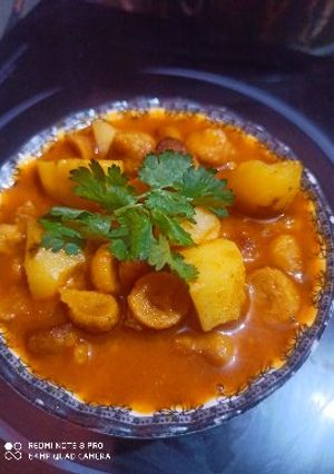 आलू और मूंगदाल की बरी की सब्जी (Aloo aur moongdal ki bari ki sabzi recipe in Hindi) रेसिपी मुख्य फोटो